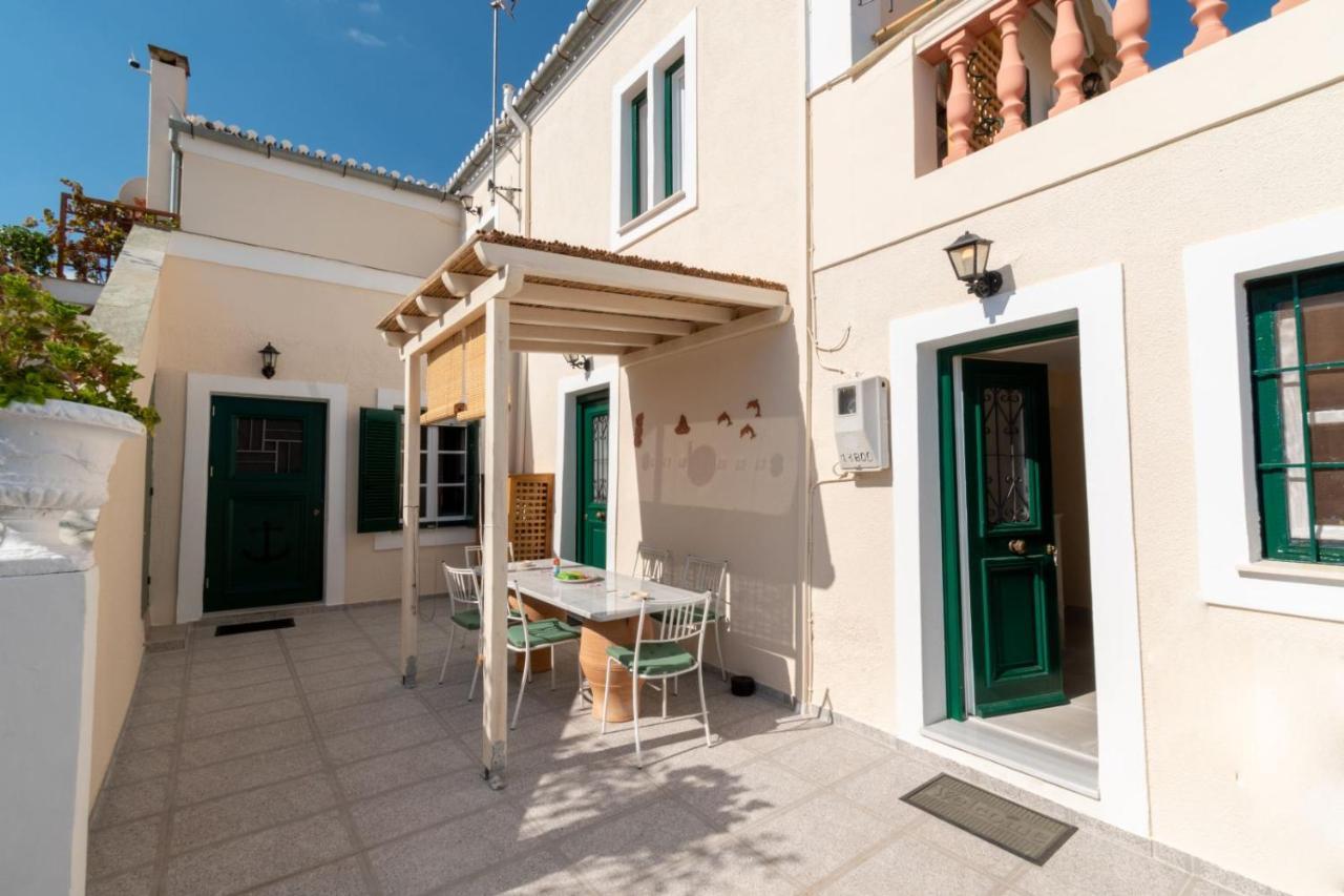 La Belle Helene Guest House Spetses Town Exterior photo